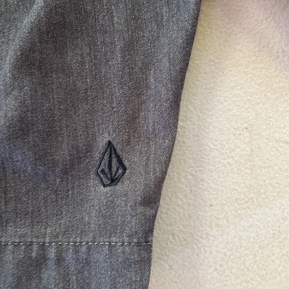 Volcom Shorts (33) - Picture 5 of 9